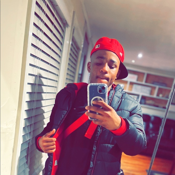 Profile Picture of Elisha Hayes (@ehayes_30) on Poshmark