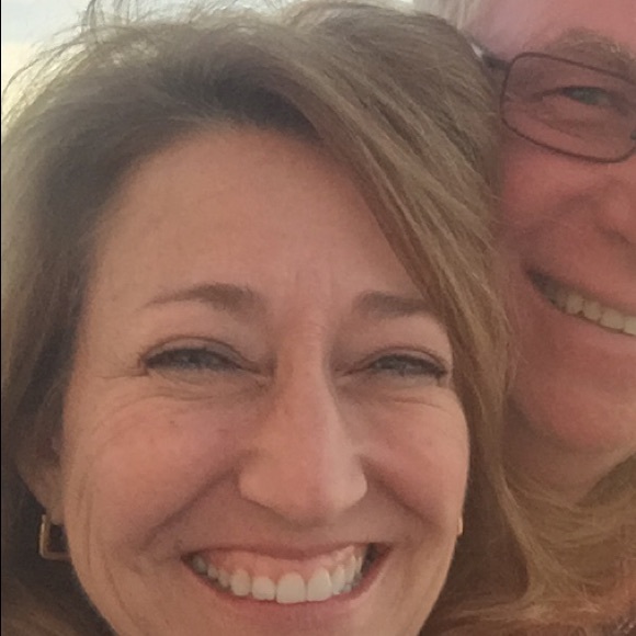 Profile Picture of Julie Bialowas (@juliebialowas) on Poshmark