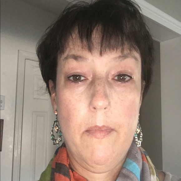 Profile Picture of Laura Adamek (@adamek3255) on Poshmark