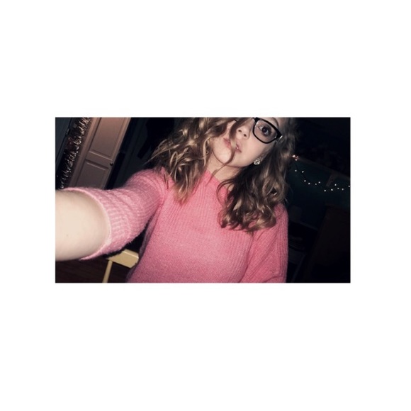 Profile Picture of Taylor Scirocco (@taylorscirocco) on Poshmark