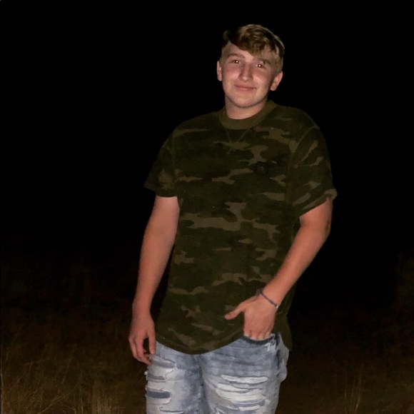 Profile Picture of Skyler Cutsforth (@skycut) on Poshmark
