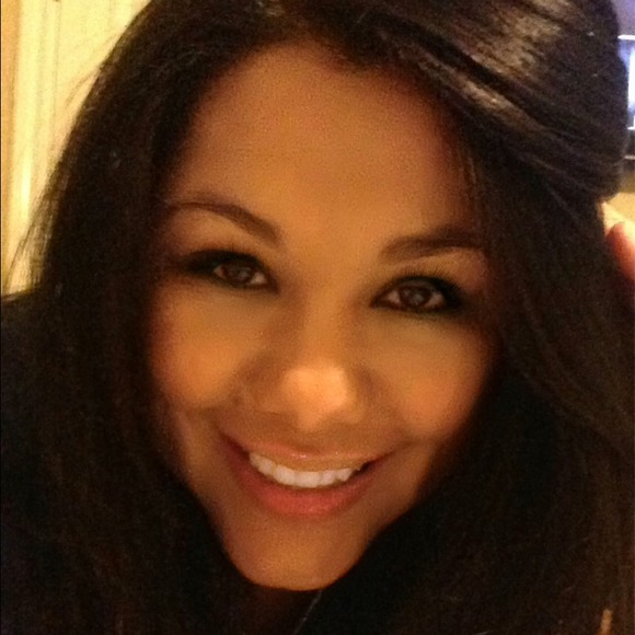 Profile Picture of Anna Leal (@07barbie) on Poshmark