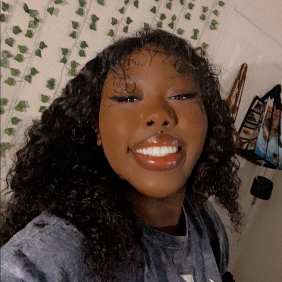 Profile Picture of Jakkie O (@jakkie861) on Poshmark