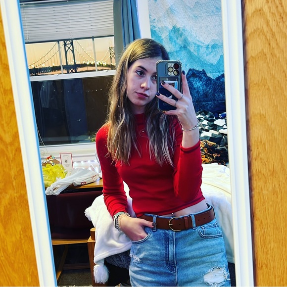 Profile Picture of Laura Gamelin (@lauragamelin) on Poshmark