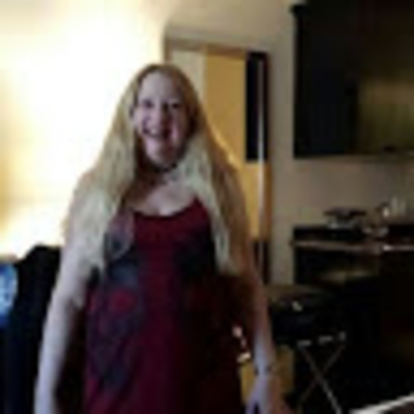 Profile Picture of Betty Baumiller (@bettybaumiller) on Poshmark