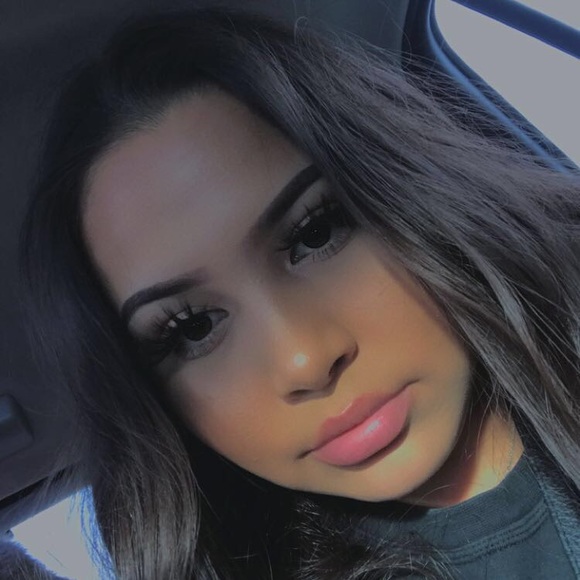 Profile Picture of Luc Omeasoo (@luconline) on Poshmark