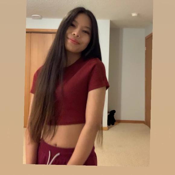 Profile Picture of Agatha Moh (@agathamoh) on Poshmark