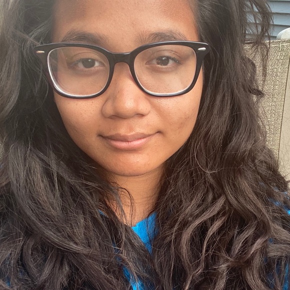 Profile Picture of Emse Rainn (@orsholler) on Poshmark