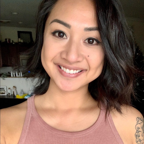 Profile Picture of Gabrielle Staas (@gstaas) on Poshmark