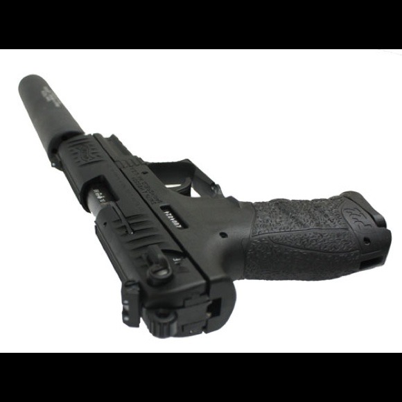 Profile Picture of Daniel Rivers (@ghyunbcj) on Poshmark