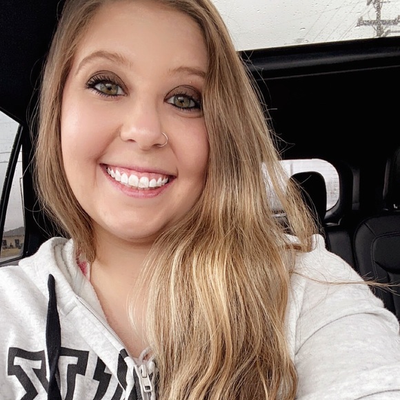 Profile Picture of Samantha Patrum (@samanthapatrum) on Poshmark