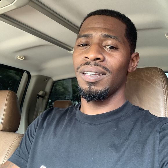 Profile Picture of Dee Chambers (@deechambers) on Poshmark