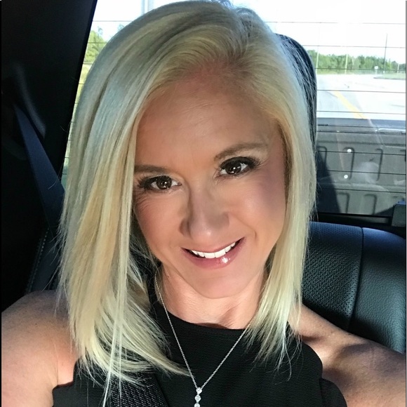 Profile Picture of Shanna Castanie (@scastanie) on Poshmark