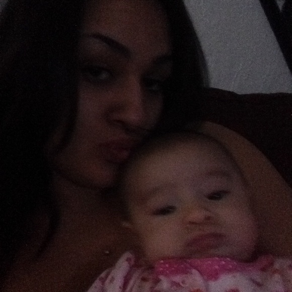 Profile Picture of Savana Rogan (@savanageorge) on Poshmark