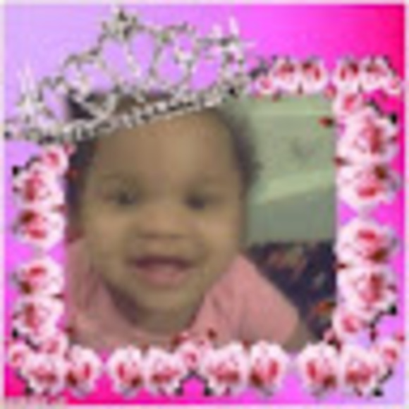 Profile Picture of Alana Dickerson (@dickersalana) on Poshmark