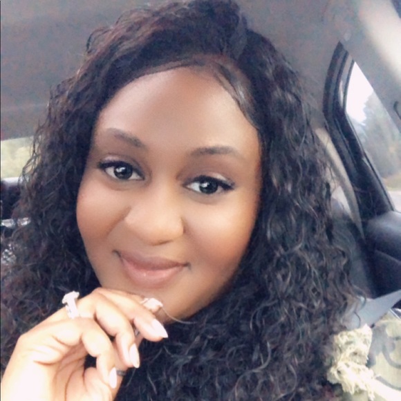 Profile Picture of Theresea Roberts (@raysaraye) on Poshmark