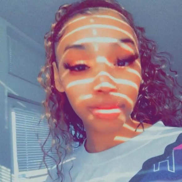 Profile Picture of Yalimar Borges (@yalimar) on Poshmark