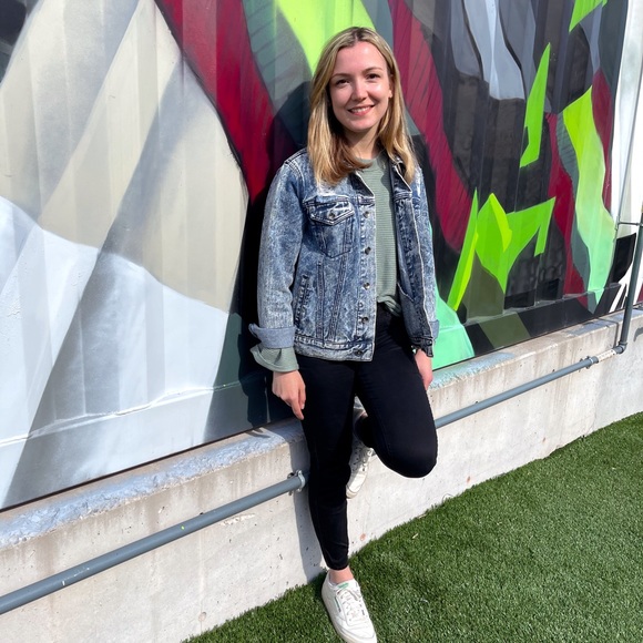 Profile Picture of Naomi Huisman (@naomihuisman) on Poshmark