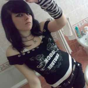 Profile Picture of Alice Manson (@xxcupcake_cocainxx) on Myspace