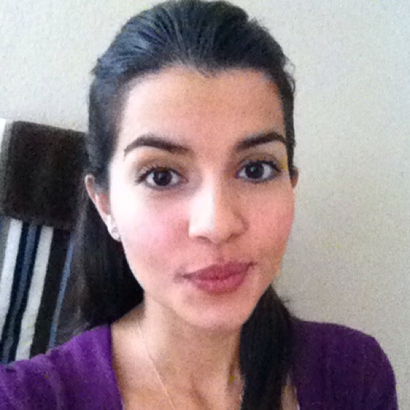 Profile Picture of Flor Lerum (@ms_lerum) on Poshmark