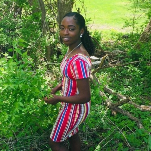 Profile Picture of Elizabeth Giday (@elizabethgiday) on Poshmark