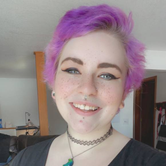 Profile Picture of Kaleigh Ruhlig (@kaybria319) on Poshmark