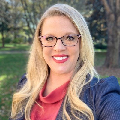 Profile Picture of ☁️ Heidi Knowles ☁️ (@HeidiHosted) on Twitter