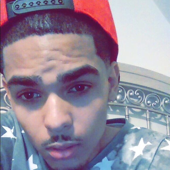 Profile Picture of Antoine Pearson (@twanp612) on Poshmark
