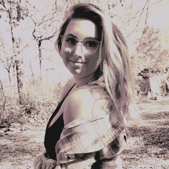 Profile Picture of Natara Scobbie (@natarascobbie) on Poshmark