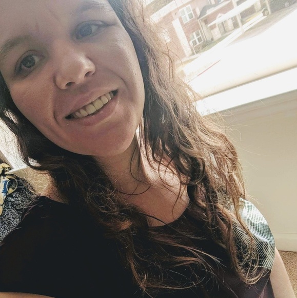 Profile Picture of Clarissa Steele (@newtreasures13) on Poshmark