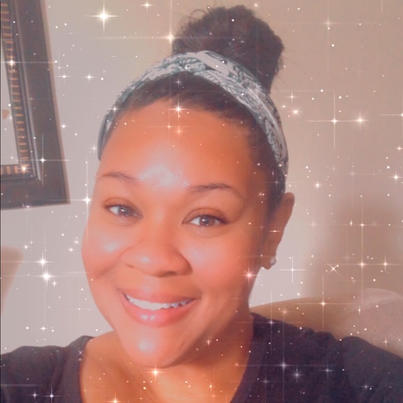 Profile Picture of Felicia Mckisic (@fmckisic) on Poshmark