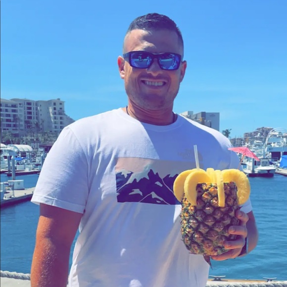 Profile Picture of Brad Glover (@bglove04) on Poshmark