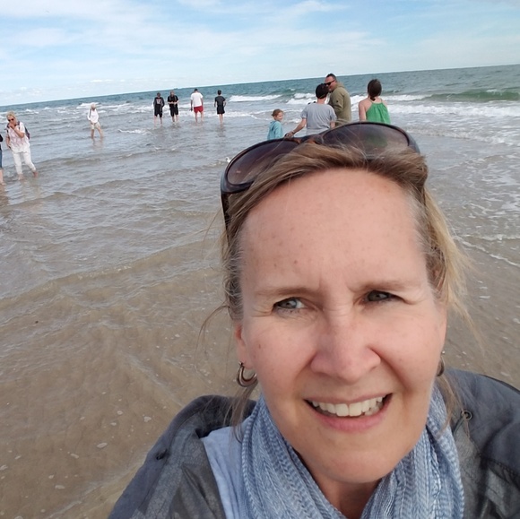 Profile Picture of Beth Vaske (@bethvaske) on Poshmark