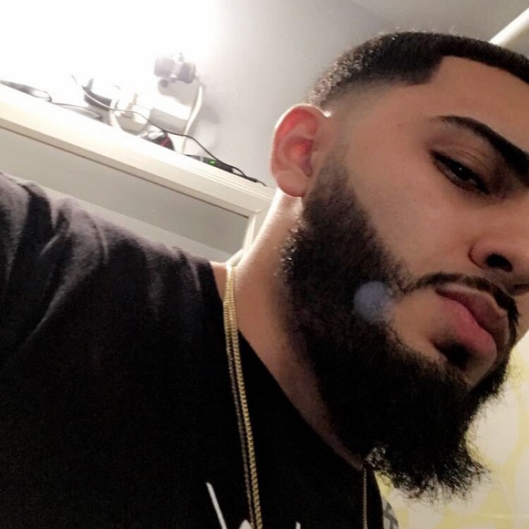 Profile Picture of Amron Leston (@amronl14) on Poshmark