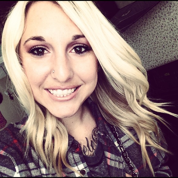 Profile Picture of Cortney Crain (@cdivine) on Poshmark