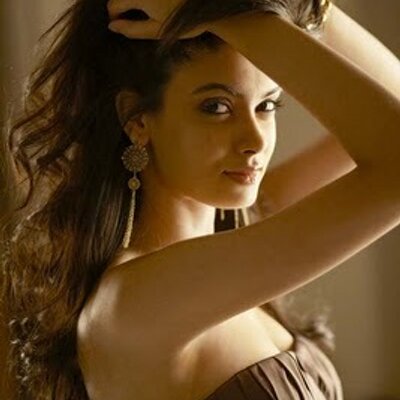 Profile Picture of Josie Marsh (@TitBitHit) on Twitter