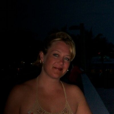 Profile Picture of Shelley Smiley (@Shelbubbie) on Twitter