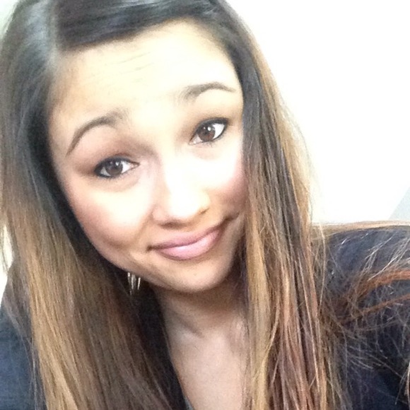 Profile Picture of Jasmine Trinh (@trinjm) on Poshmark