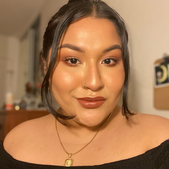 Profile Picture of Sandra Tinoco (@sandytinoci) on Poshmark