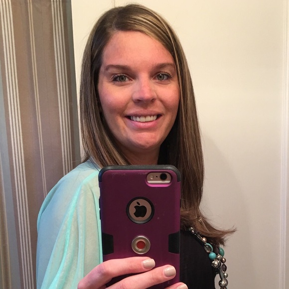 Profile Picture of Lori Loehrs (@loriloehrs) on Poshmark