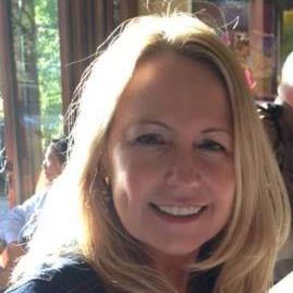 Profile Picture of Dawn Sanders (@sandedawn) on Poshmark