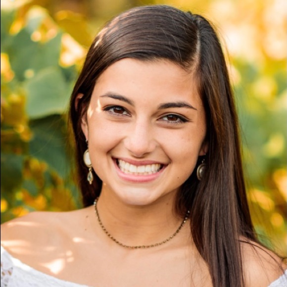 Profile Picture of Samantha Tabone (@samantha_tabone) on Poshmark