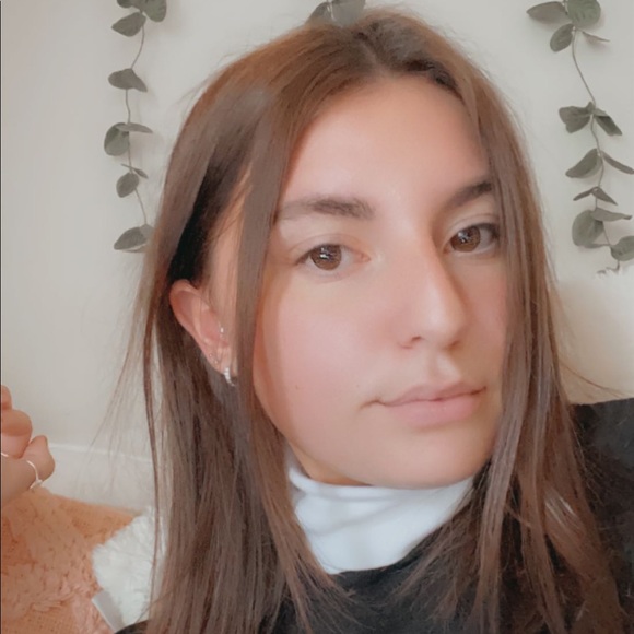 Profile Picture of Emily Mahle (@eamahle99) on Poshmark