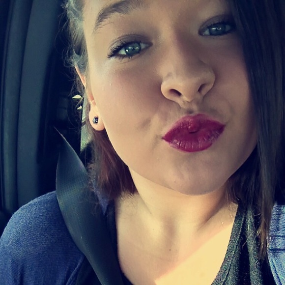 Profile Picture of Madison Pullen (@madipullen16) on Poshmark