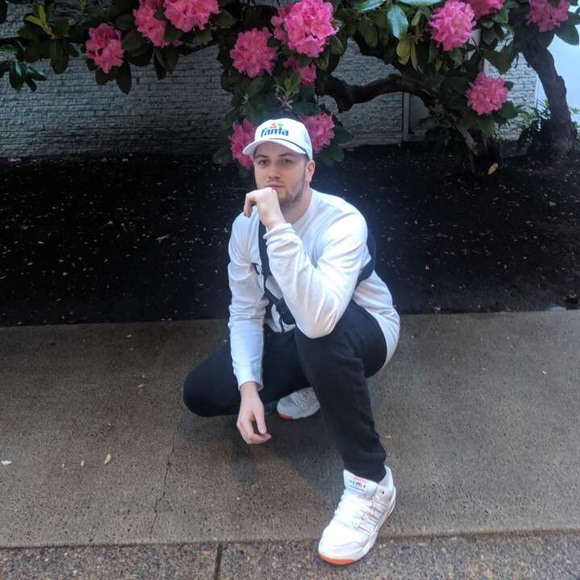 Profile Picture of Jordan Rich (@cashmerefire) on Poshmark