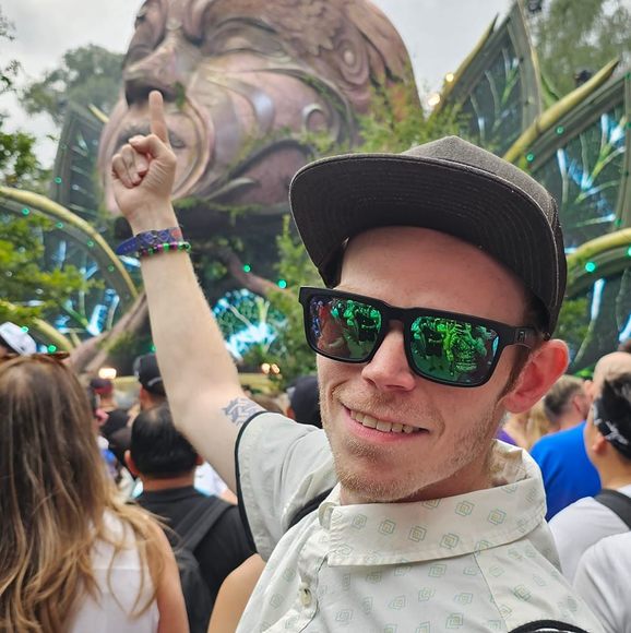 Profile Picture of Erek Enney (@eenney) on Poshmark