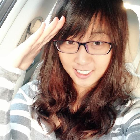 Profile Picture of Zhen Wang (@zwang136) on Poshmark