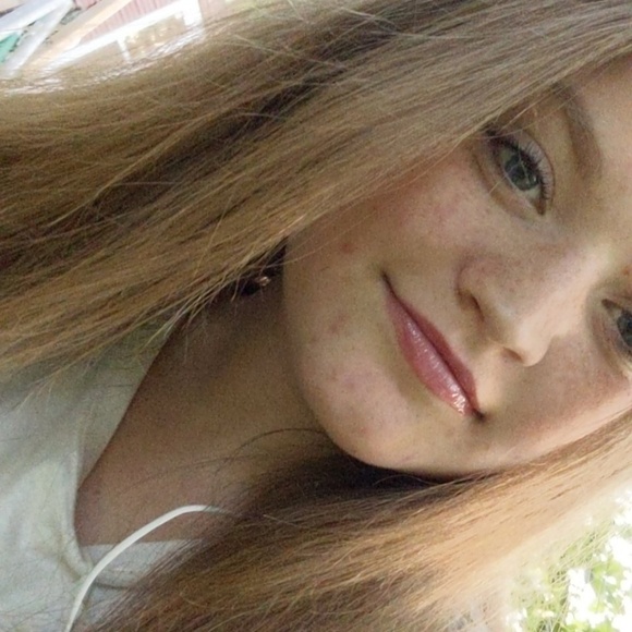 Profile Picture of Tiffany Hughson (@thughson4942) on Poshmark