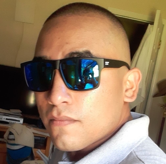 Profile Picture of Omero De la cruz (@omerod) on Poshmark