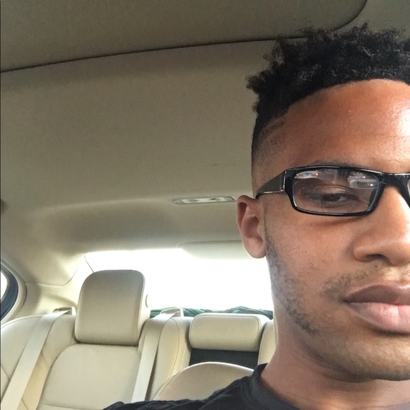 Profile Picture of James Vinson (@jrizzle07) on Poshmark